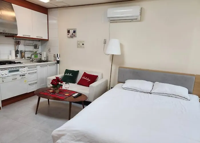 Cute And Cozy House - 5Min To Sinsa Station, 1Min To Garosugil