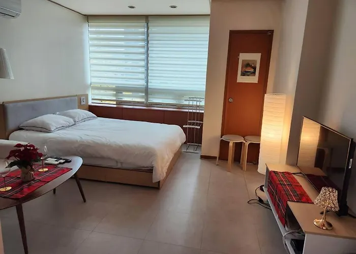 Cute And Cozy House - 5Min To Sinsa Station, 1Min To Garosugil
