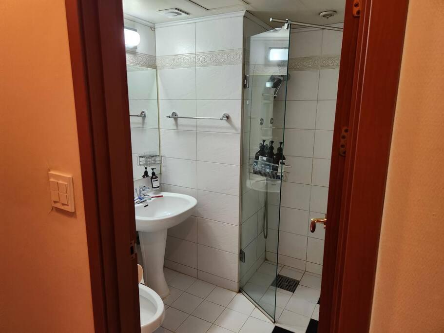Cute And Cozy House - 5min To Sinsa Station, 1min To Garosugil *