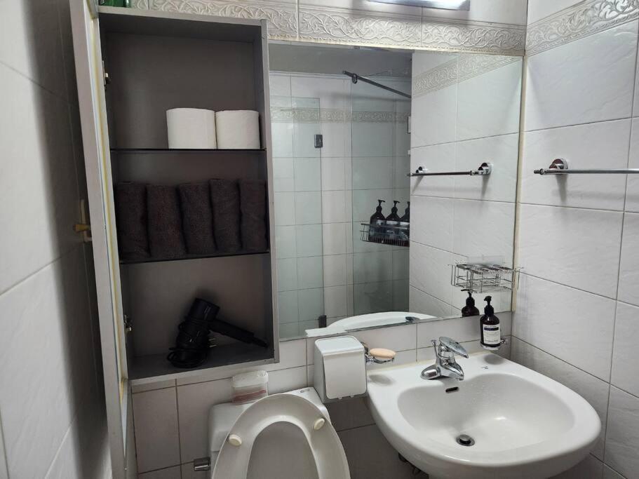 Cute And Cozy House - 5min To Sinsa Station, 1min To Garosugil Apartment Seoul