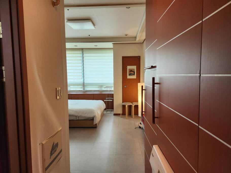 Apartment Cute And Cozy House - 5min To Sinsa Station, 1min To Garosugil